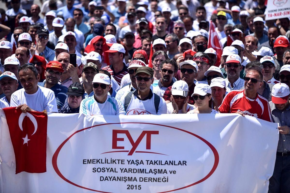 EYT’lilere Müjde! Sinyali Verildi! EYT 2023′ de Çıkacak Mı?