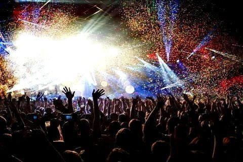 Hemşerisinin Kredi Çekerek Konserine Geldiğini Öğrenen Ünlü Sanatçı, Jest Yaparak Kredinin Tamamını Kapatacağını Söyledi