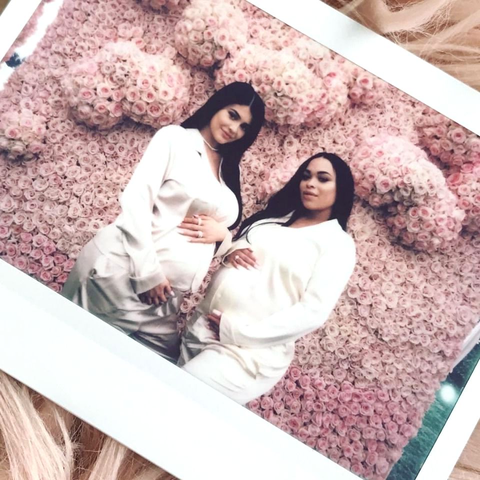 Kylie Jenner Baby Shower Partisinde Kesenin Ağzını Açtı!