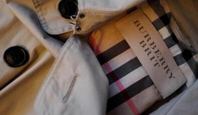 Lüks Giyim Markası Burberry İndirimli Satmamak İçin Kıyafeti Yaktı