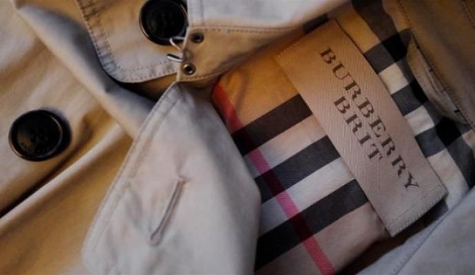 Lüks Giyim Markası Burberry İndirimli Satmamak İçin Kıyafeti Yaktı