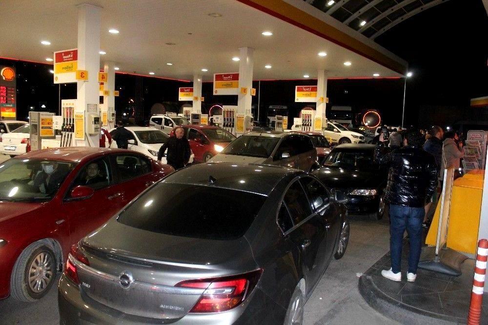 Otogaz, Motorin Ve Benzine Büyük Zam Geldi! Akaryakıt İstasyonlarında Kuyruk Oluştu 