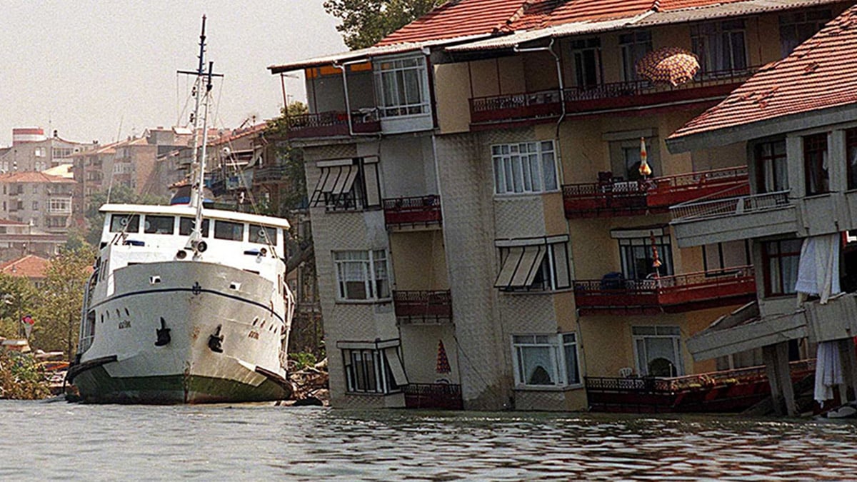 Dünyaca ünlü profesör İstanbul depremini söyledi: Büyük İstanbul depremi hangi tarihte, ne zaman olacak?