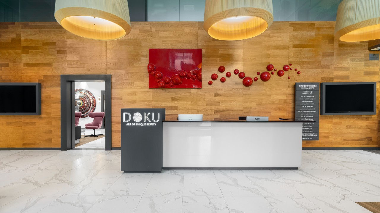 Doku Clinic’te Dudak Dolgusu: Doğal ve Çekici Bir Gülüşün Anahtarı