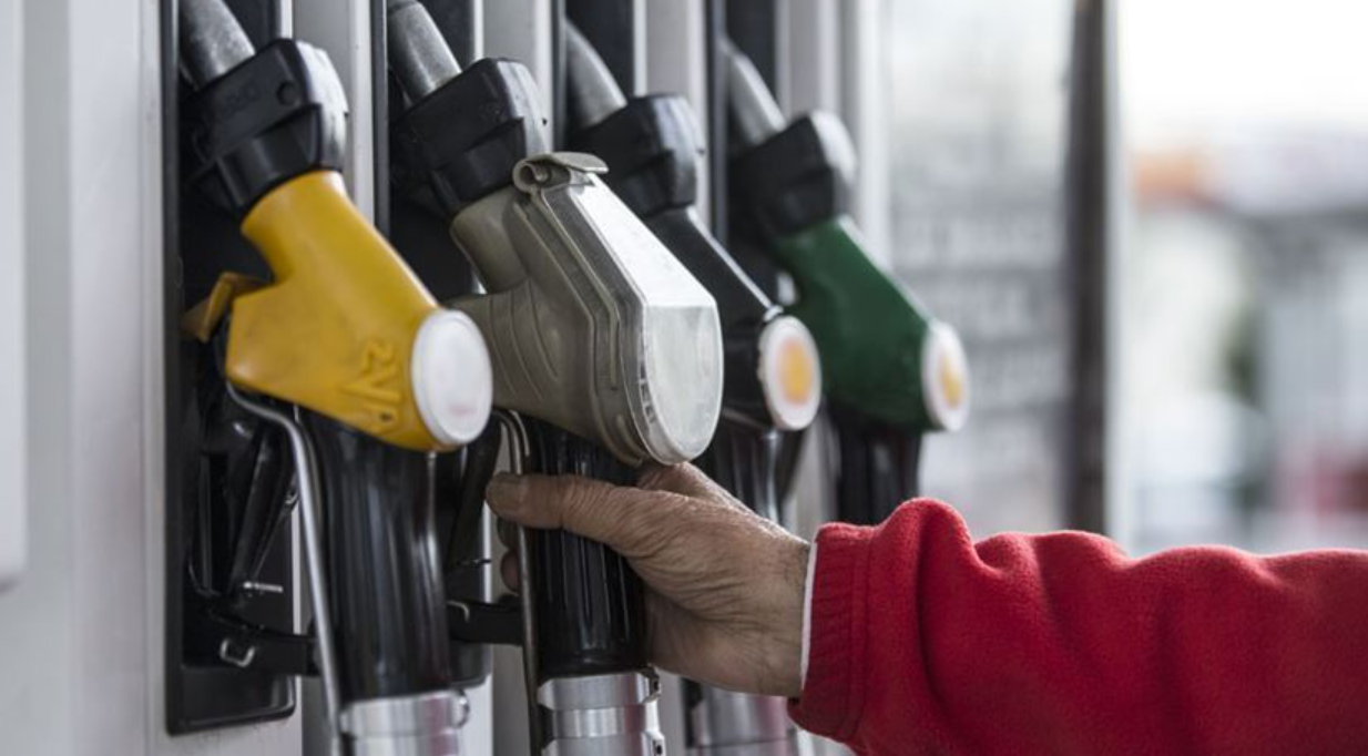 Benzine indirim geldi! Ne kadar oldu?